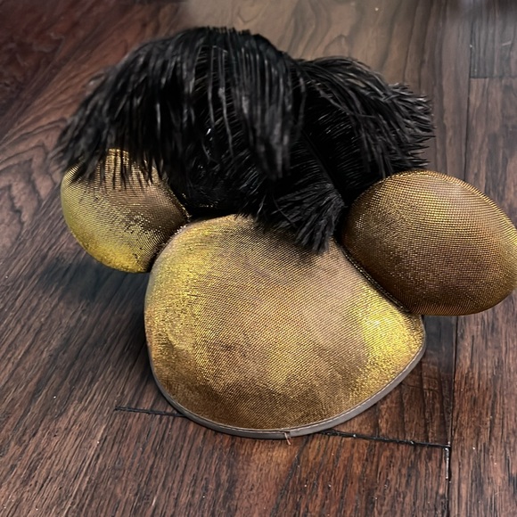 Minnie Mouse ear hat - Picture 3 of 4